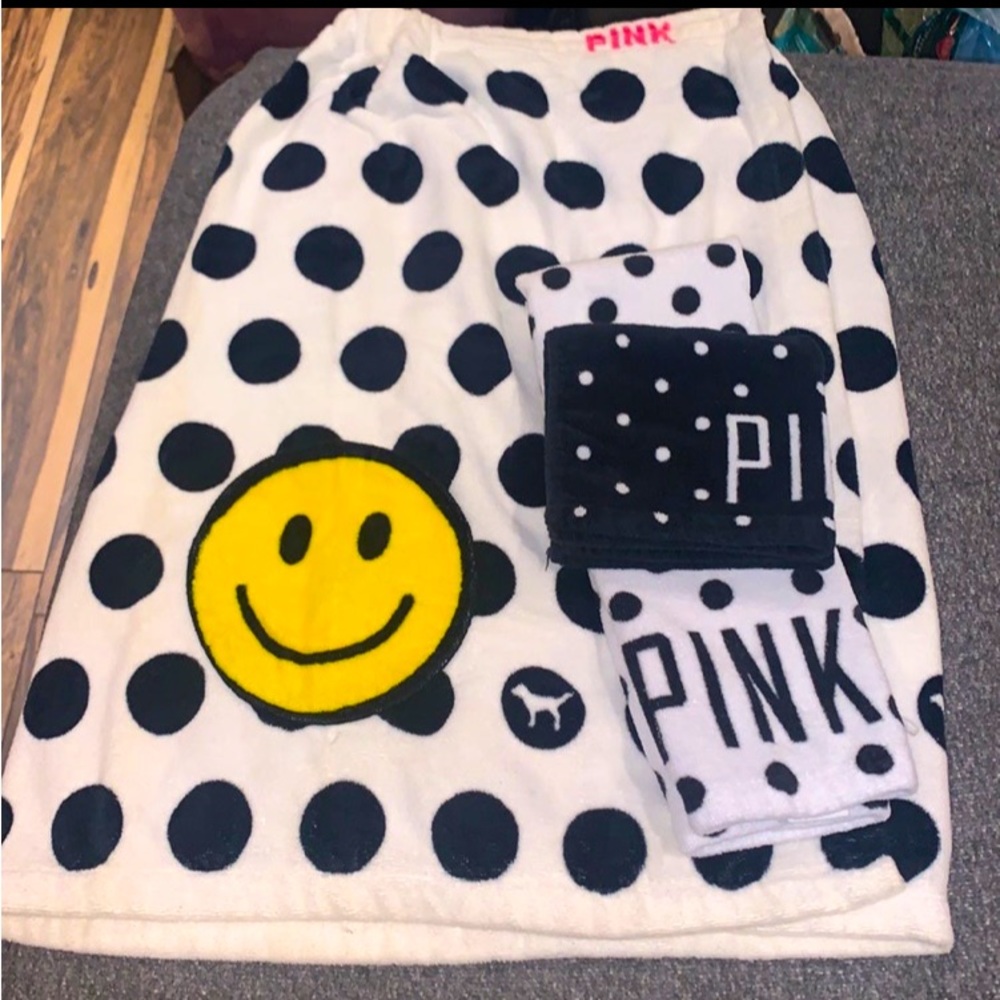 Victoria’s Secret PINK 3pc. Polka Dot Towel Bundle - Picture 1 of 12